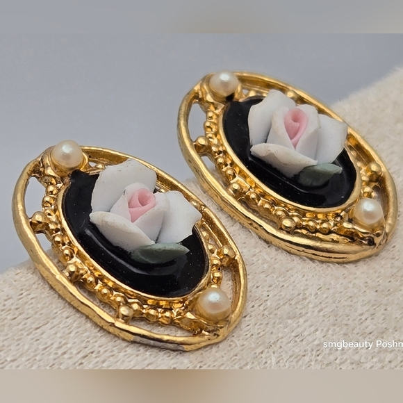 Cameo Flower Earrings w/Faux Pearl Oval Studs Vintage 3D - Picture 8 of 8